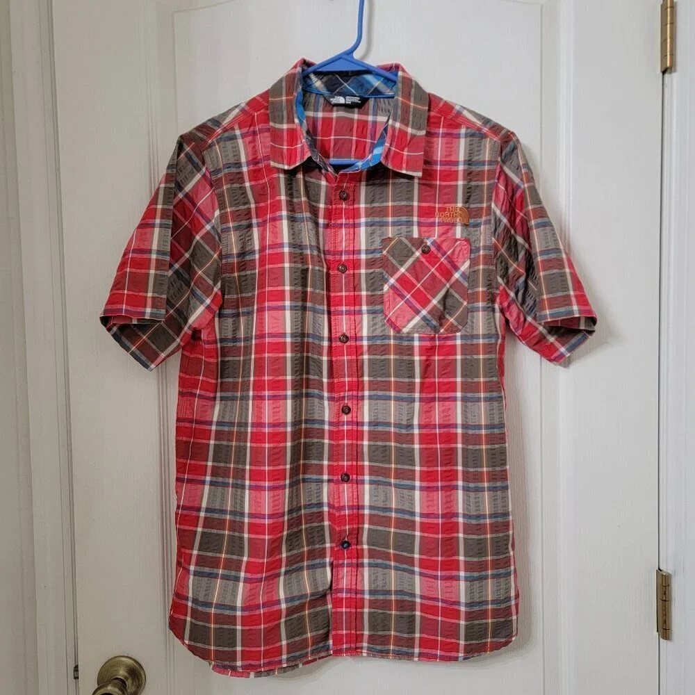 The North Face Size M Seersucker Red, White, Blue & Taupe Button Down Shirt